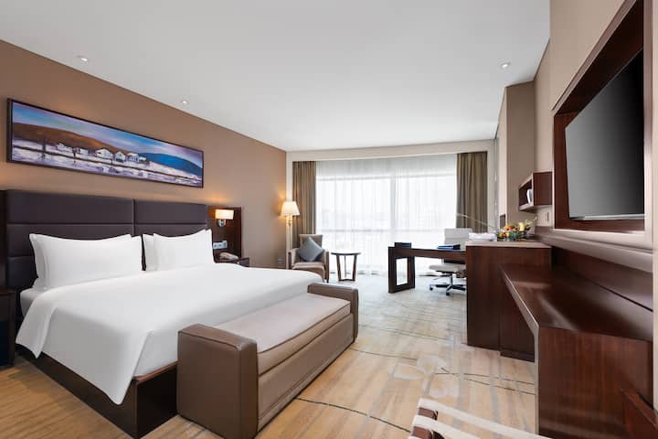 Guest room at the Wyndham Putian Downtown in Putian, Other than US/Canada