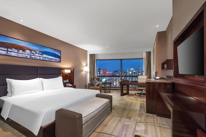 Guest room at the Wyndham Putian Downtown in Putian, Other than US/Canada