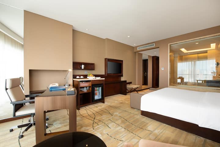 Guest room at the Wyndham Putian Downtown in Putian, Other than US/Canada