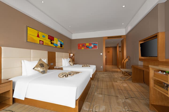 Guest room at the Wyndham Putian Downtown in Putian, Other than US/Canada