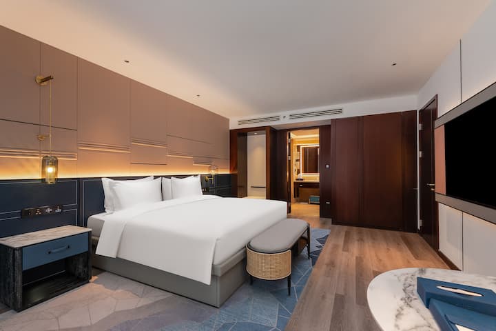 Guest room at the Wyndham Putian Downtown in Putian, Other than US/Canada
