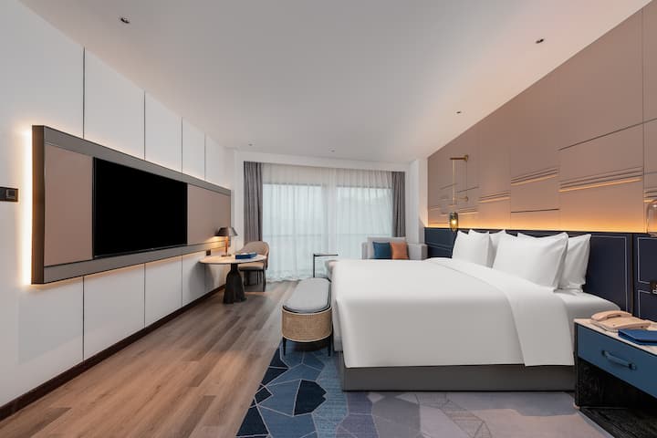 Guest room at the Wyndham Putian Downtown in Putian, Other than US/Canada