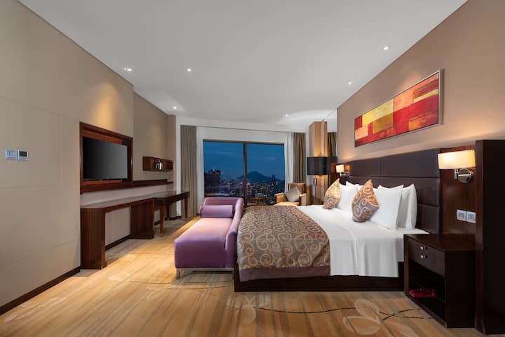 Guest room at the Wyndham Putian Downtown in Putian, Other than US/Canada