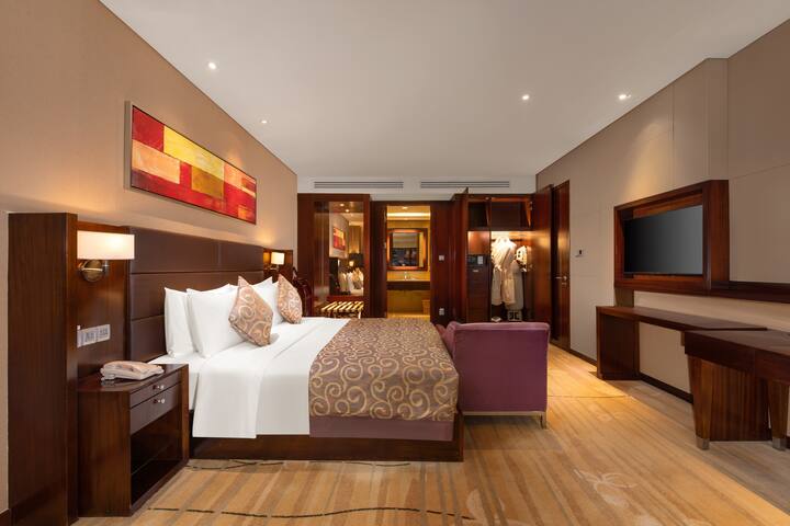 Guest room at the Wyndham Putian Downtown in Putian, Other than US/Canada