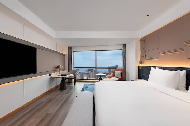 Guest room at the Wyndham Putian Downtown in Putian, Other than US/Canada