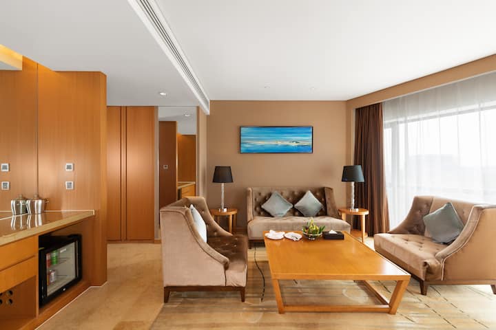 Guest room at the Wyndham Putian Downtown in Putian, Other than US/Canada