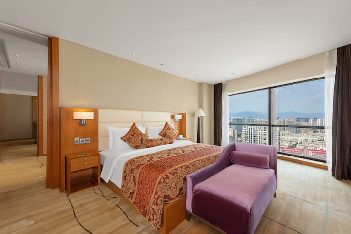 Guest room at the Wyndham Putian Downtown in Putian, Other than US/Canada