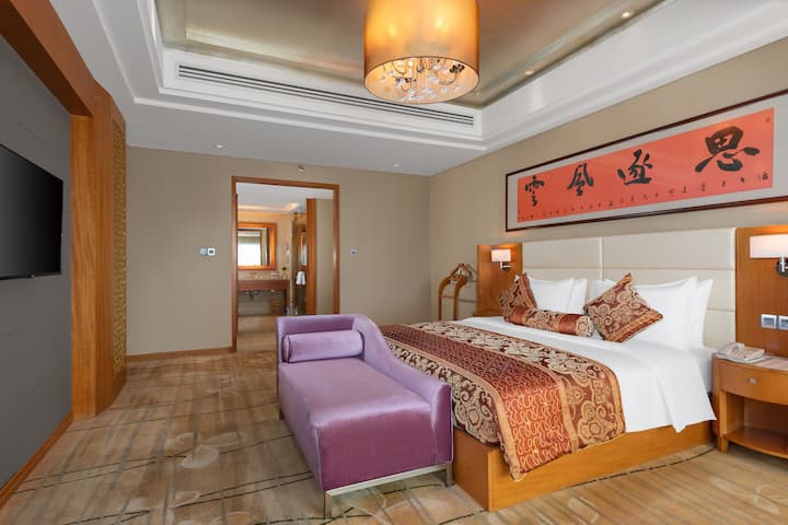 Guest room at the Wyndham Putian Downtown in Putian, Other than US/Canada