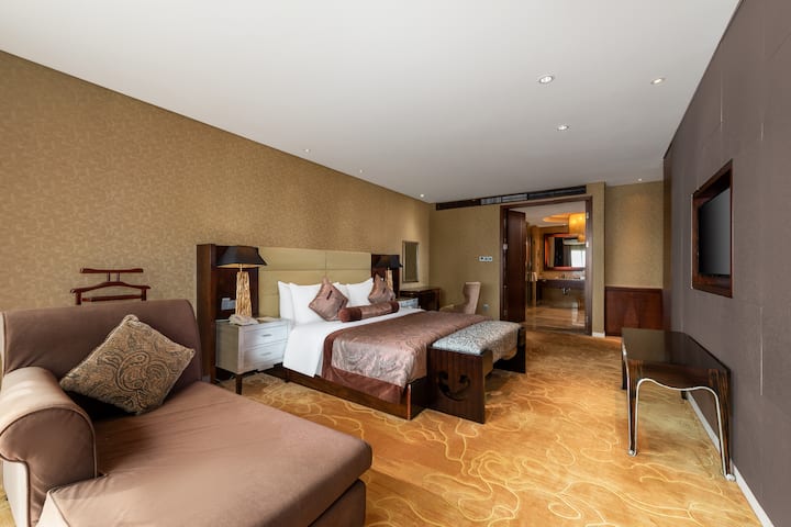 Guest room at the Wyndham Putian Downtown in Putian, Other than US/Canada