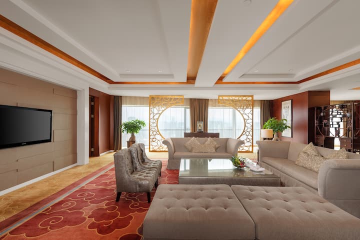 Guest room at the Wyndham Putian Downtown in Putian, Other than US/Canada