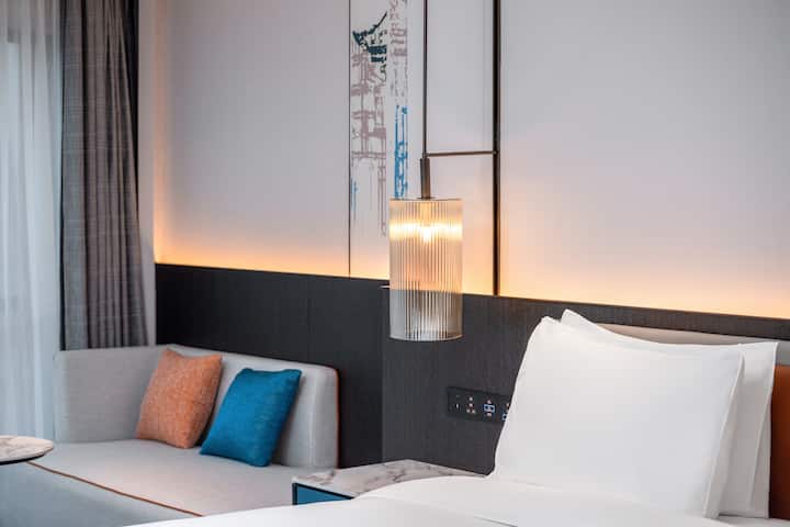 Guest room at the Wyndham Putian Downtown in Putian, Other than US/Canada