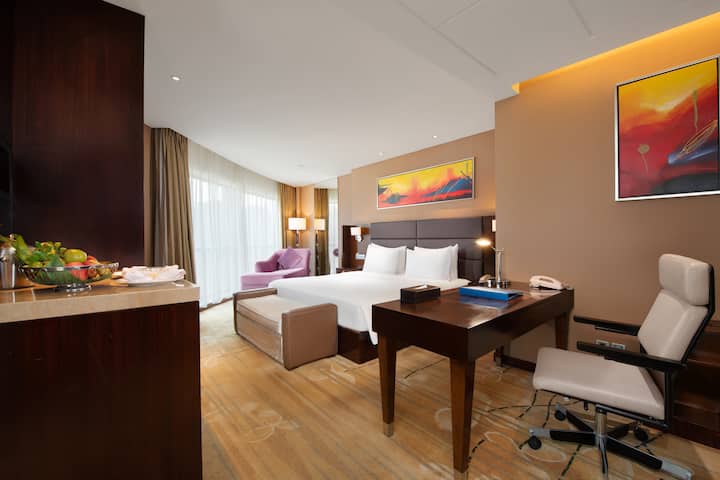 Guest room at the Wyndham Putian Downtown in Putian, Other than US/Canada