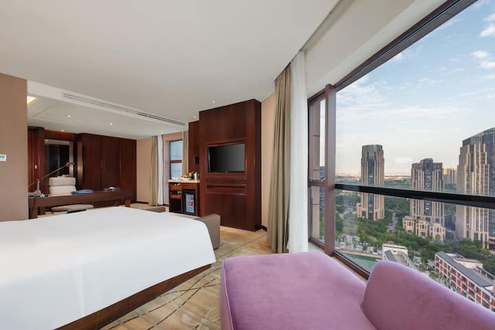 Guest room at the Wyndham Putian Downtown in Putian, Other than US/Canada