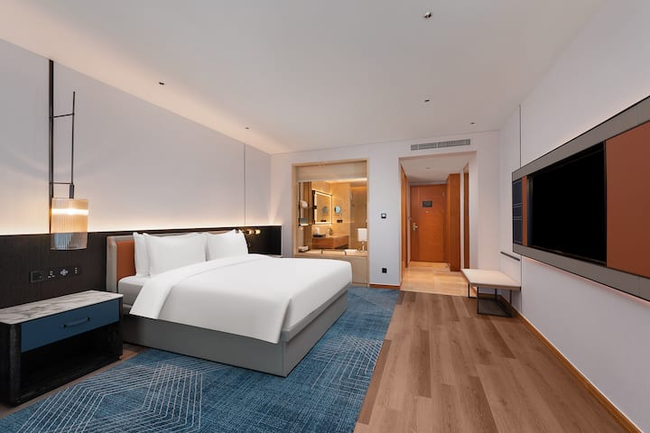 Guest room at the Wyndham Putian Downtown in Putian, Other than US/Canada