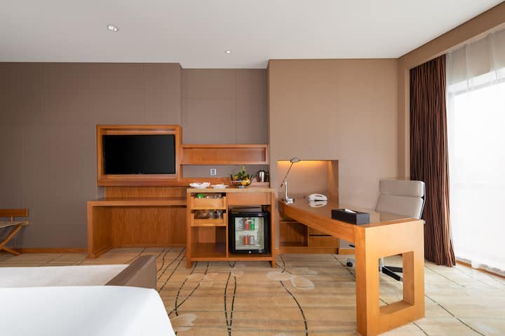 Guest room at the Wyndham Putian Downtown in Putian, Other than US/Canada