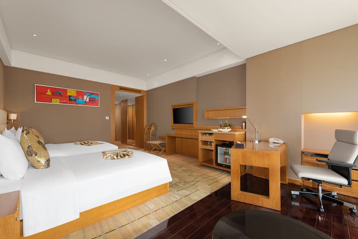 Guest room at the Wyndham Putian Downtown in Putian, Other than US/Canada