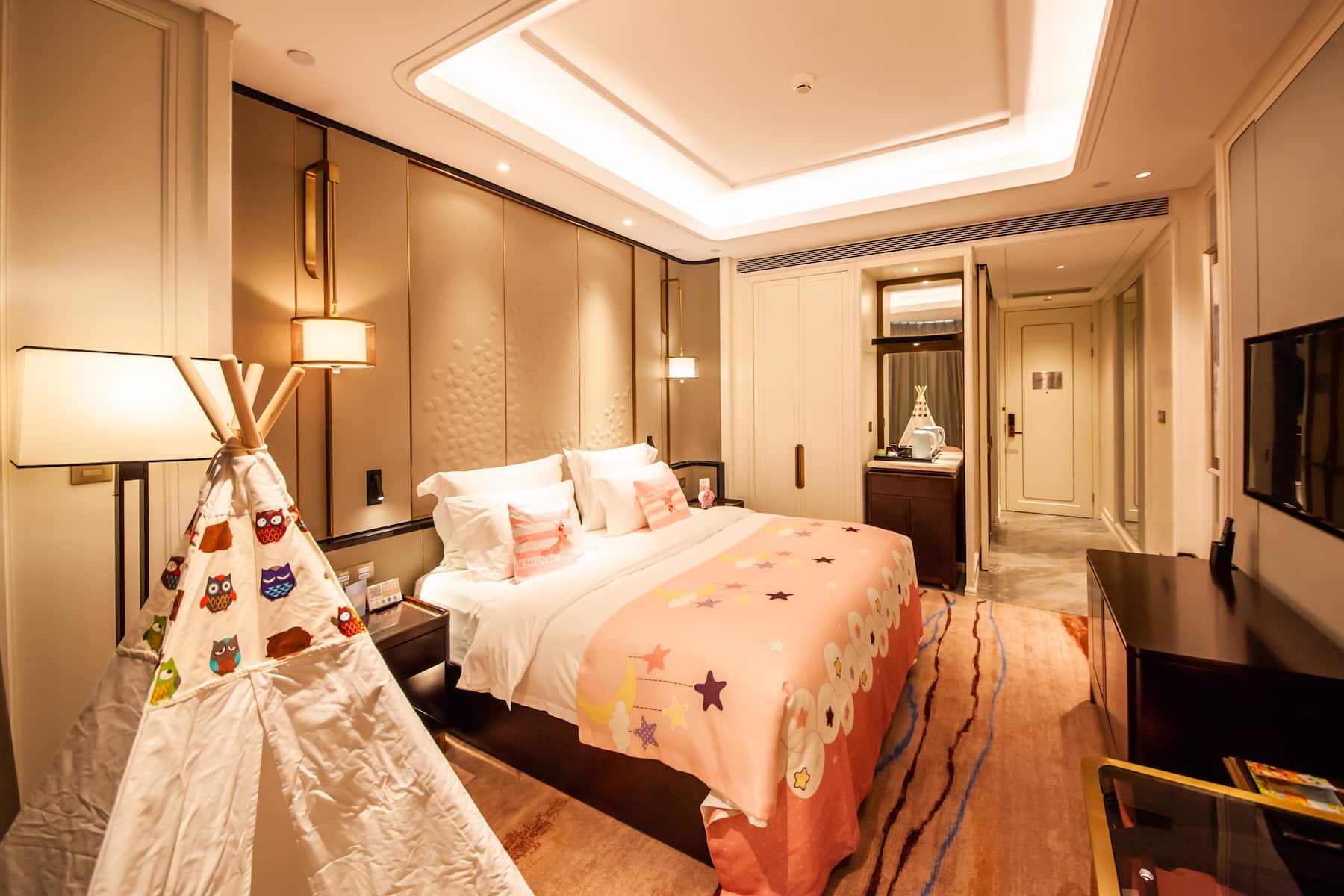Guest room at the Wyndham Qingdao in Qingdao, Other than US/Canada