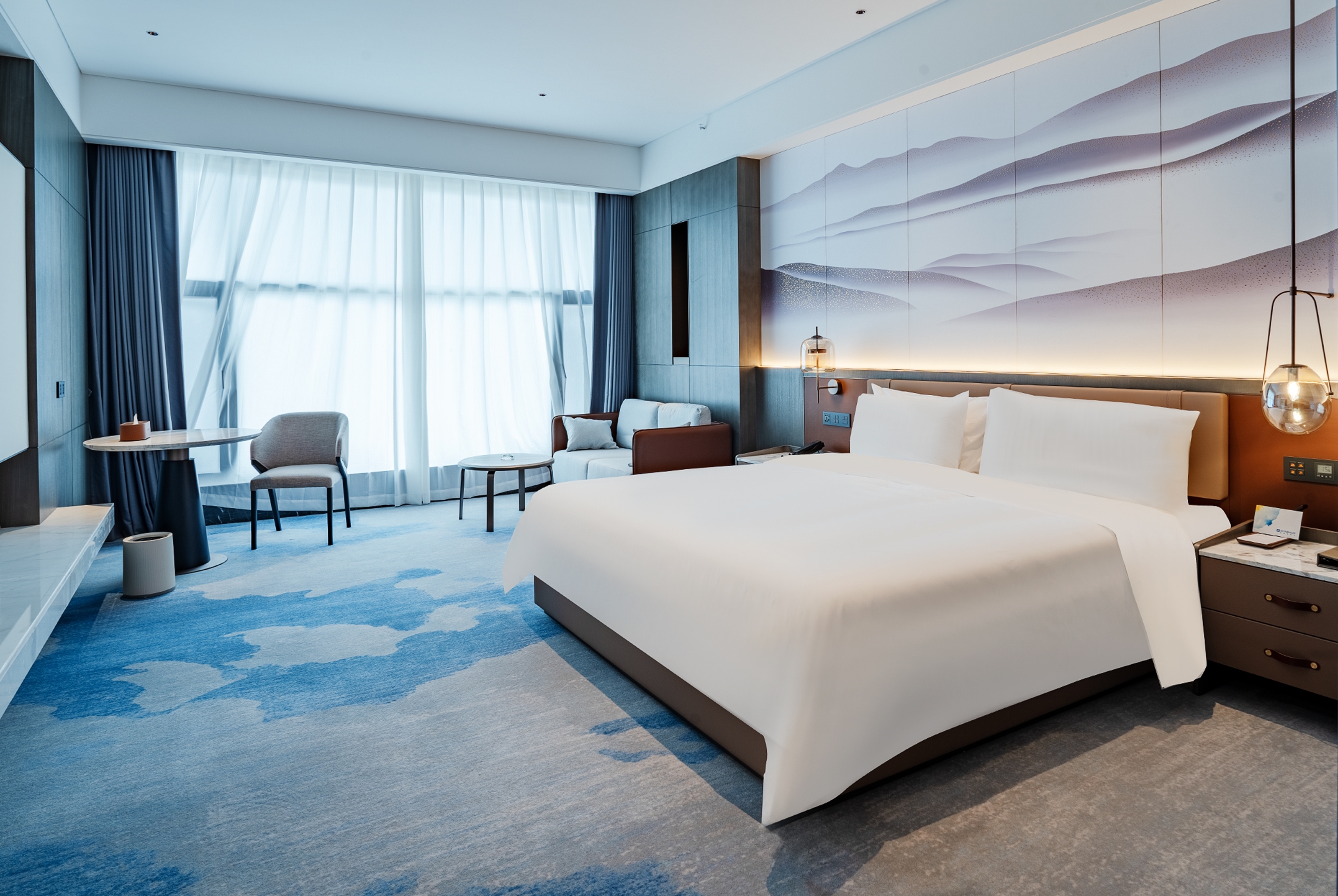 Guest room at the Wyndham Qujing Luliang in Qujing, Other than US/Canada