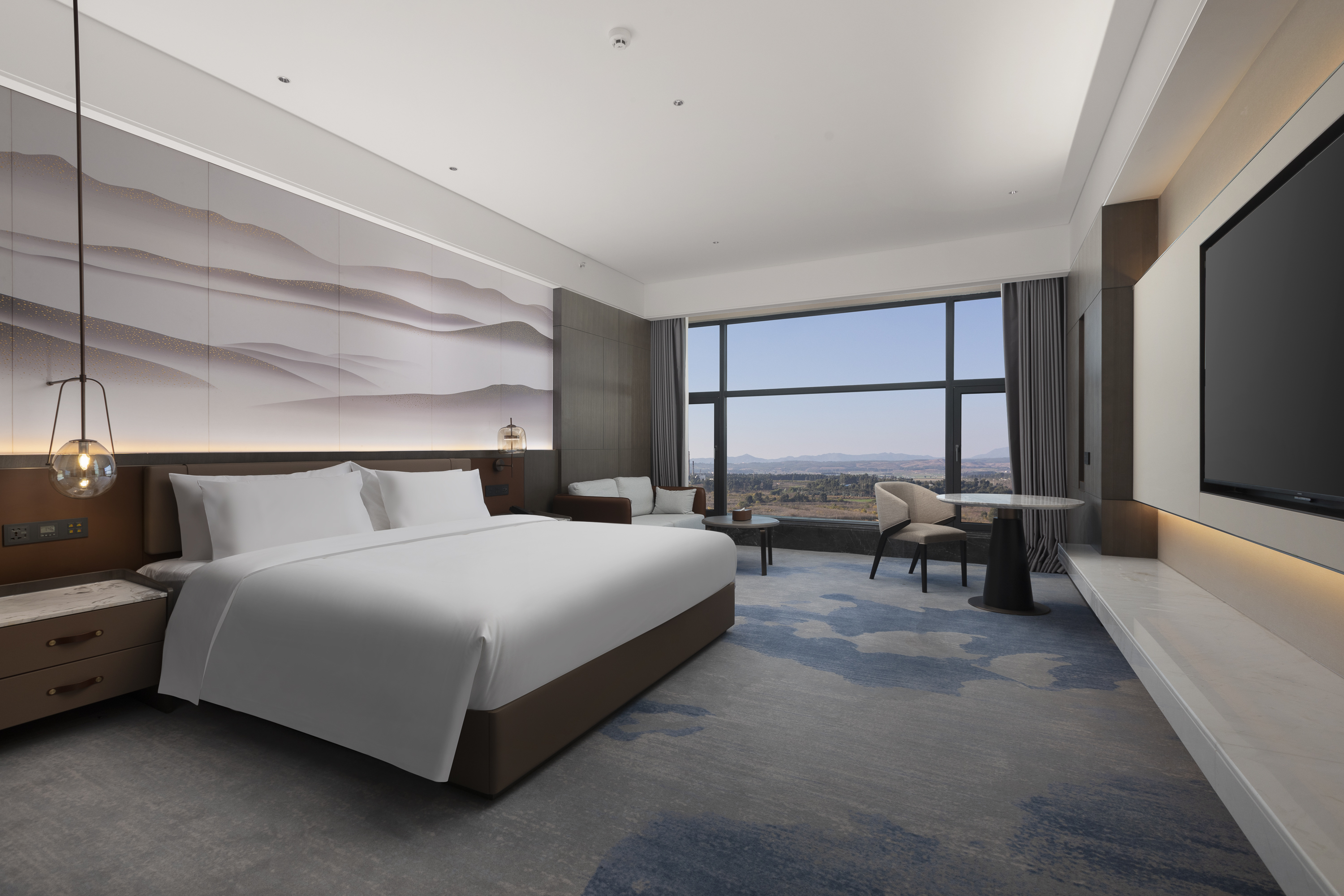 Guest room at the Wyndham Qujing Luliang in Qujing, Other than US/Canada