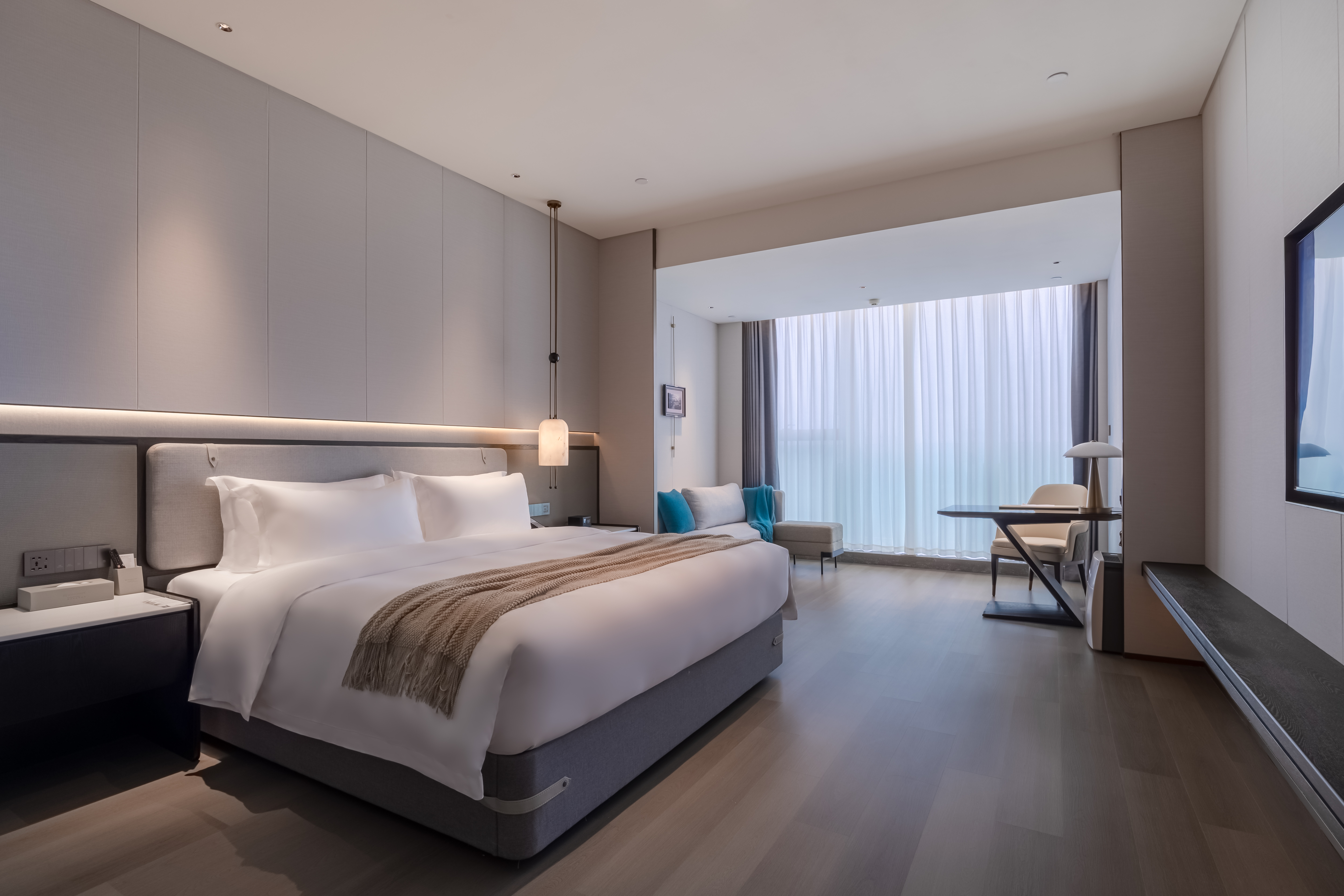 Guest room at the Wyndham Quzhou Kecheng in Quzhou, Other than US/Canada