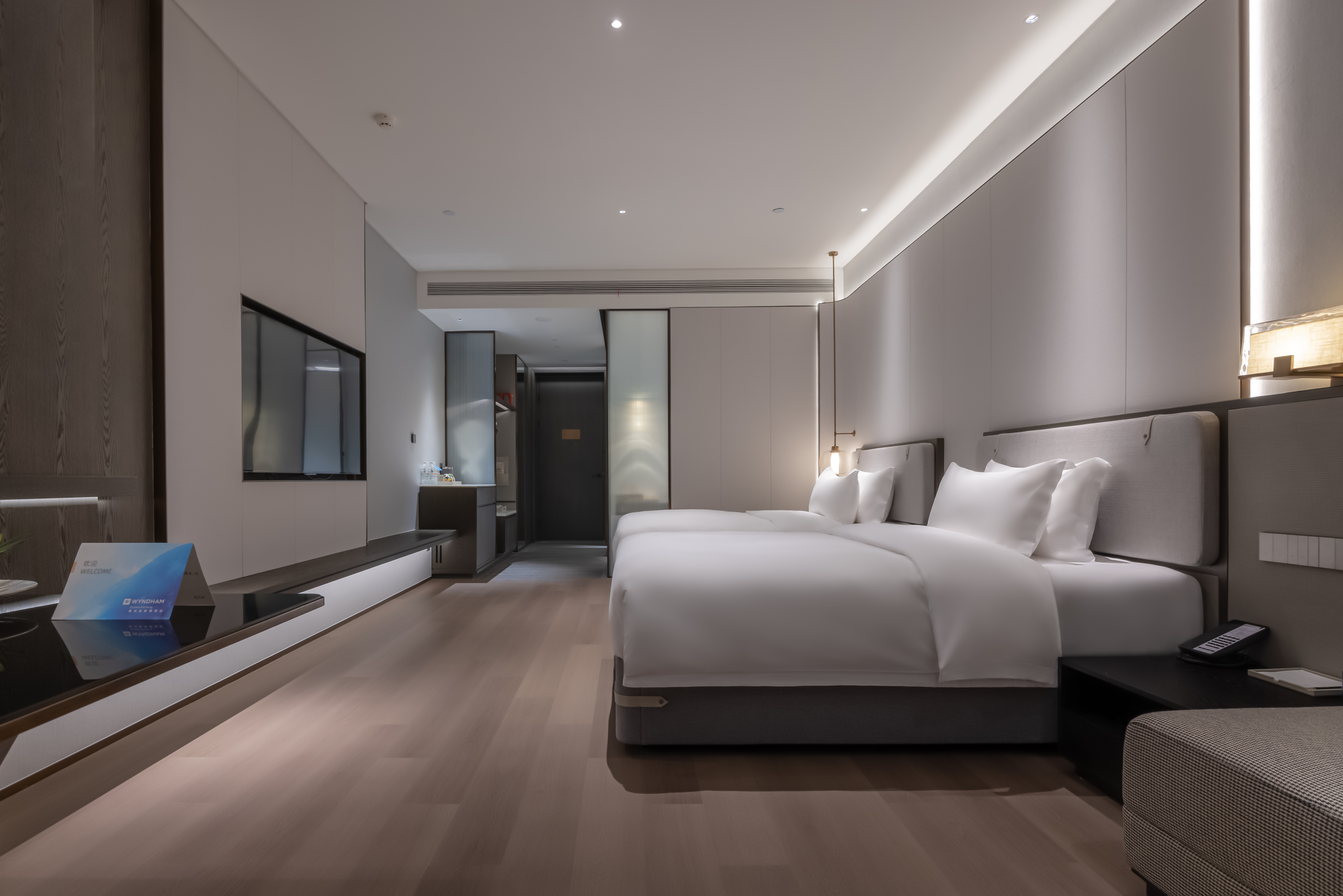 Guest room at the Wyndham Quzhou Kecheng in Quzhou, Other than US/Canada