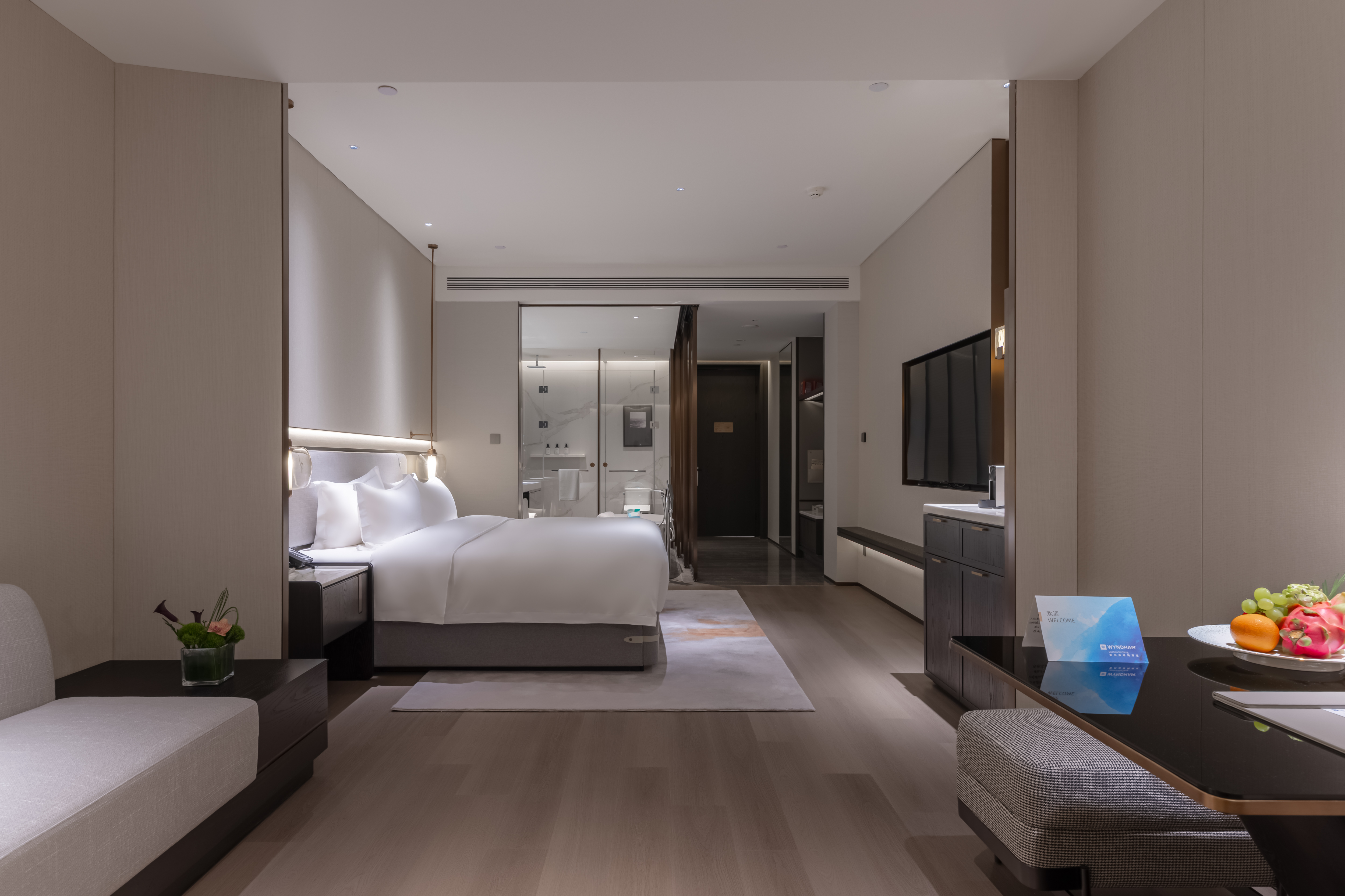 Guest room at the Wyndham Quzhou Kecheng in Quzhou, Other than US/Canada