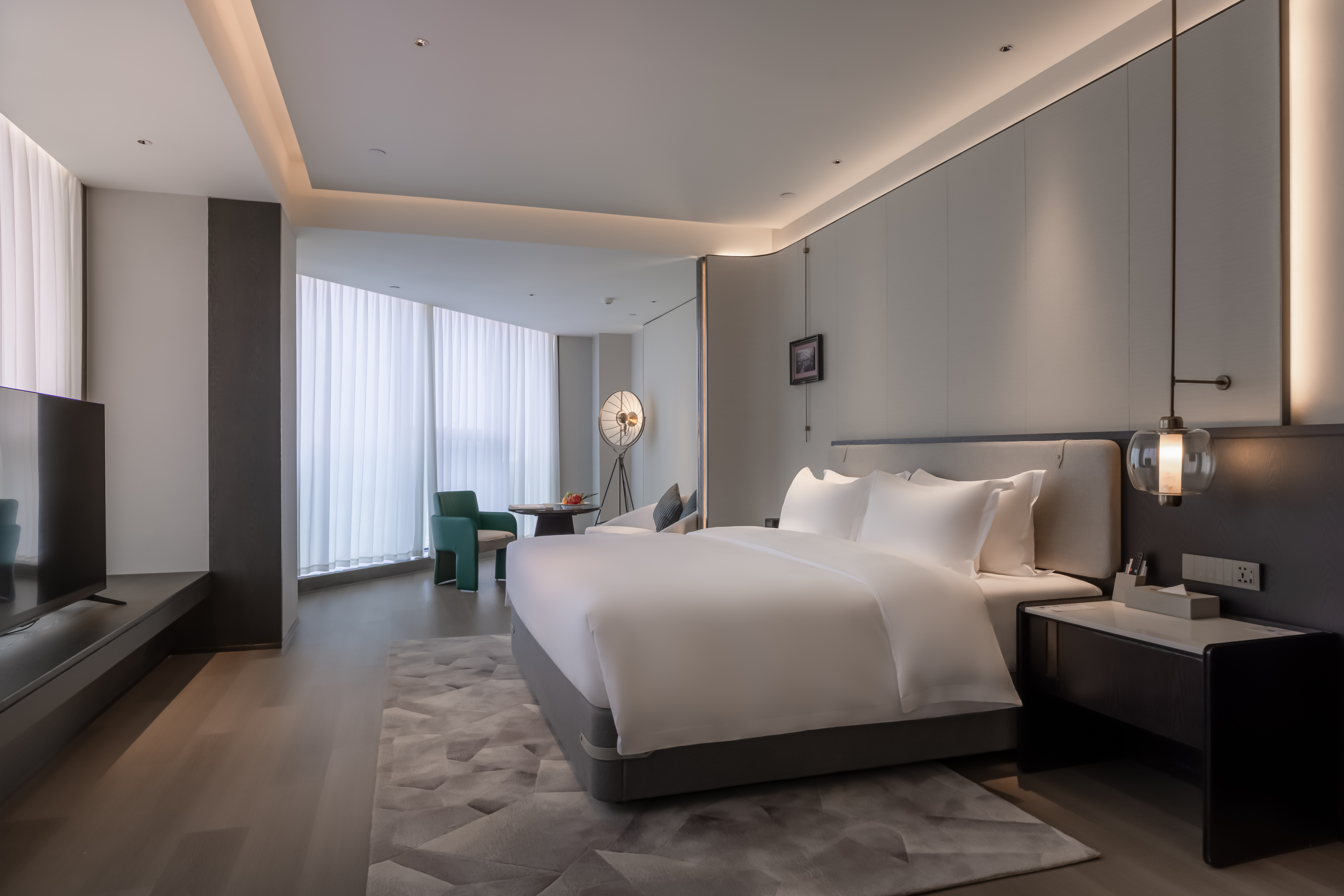 Guest room at the Wyndham Quzhou Kecheng in Quzhou, Other than US/Canada