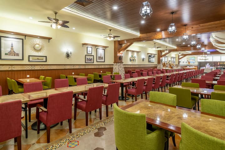 Wyndham Shanghai Hongqiao restaurant breakfast area with seating in Shanghai, Other than US/Canada