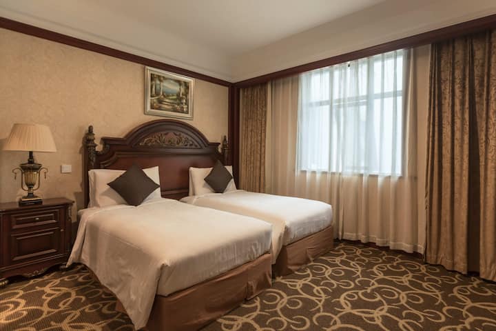 Guest room at the Wyndham Shanghai Hongqiao in Shanghai, Other than US/Canada