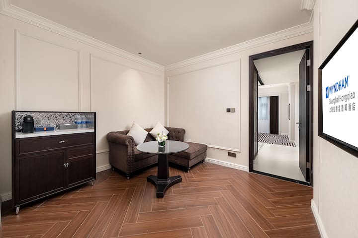 Guest room at the Wyndham Shanghai Hongqiao in Shanghai, Other than US/Canada