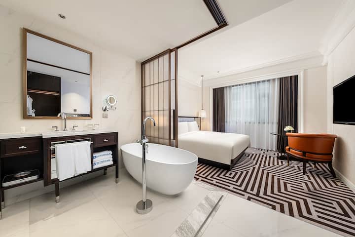 Guest room at the Wyndham Shanghai Hongqiao in Shanghai, Other than US/Canada