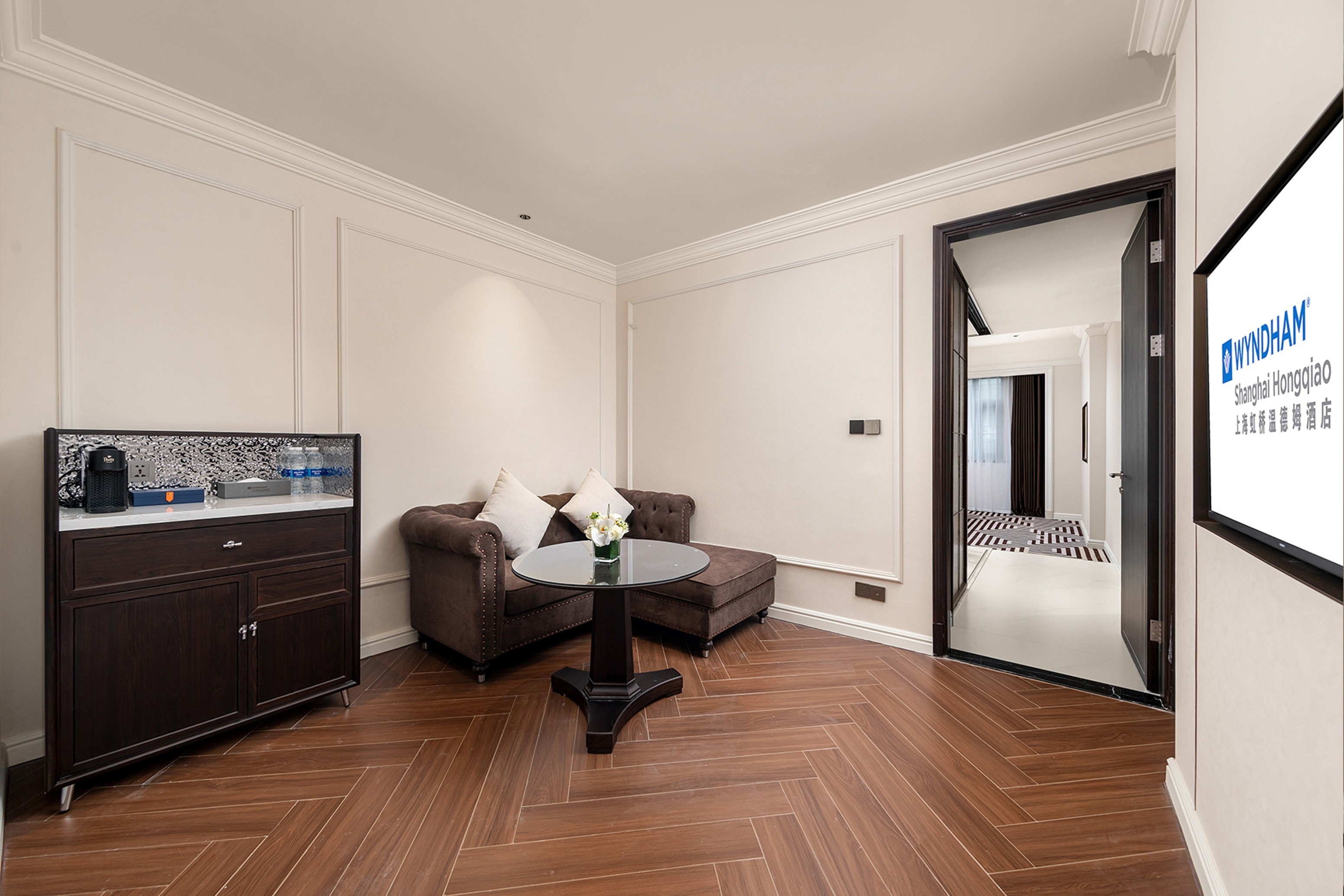 Wyndham Shanghai Hongqiao suite in Shanghai, Other than US/Canada