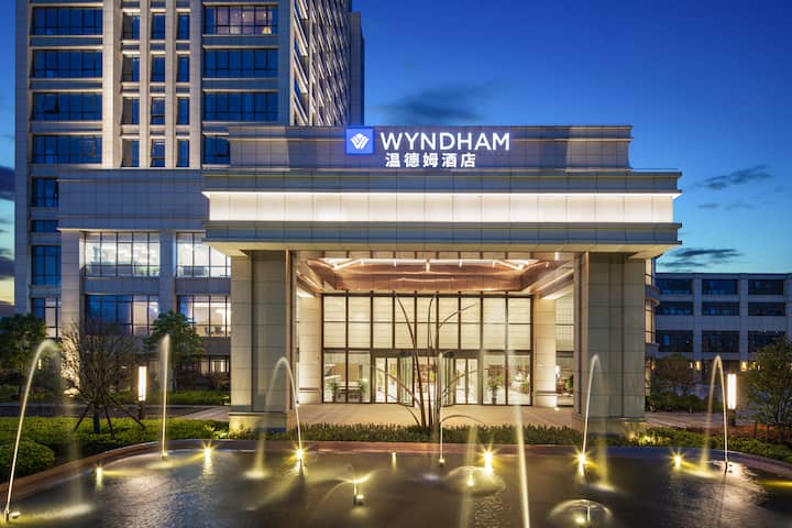 Exterior Night Image of Wyndham Shanghai Pudong hotel in Shanghai, Other than US/Canada