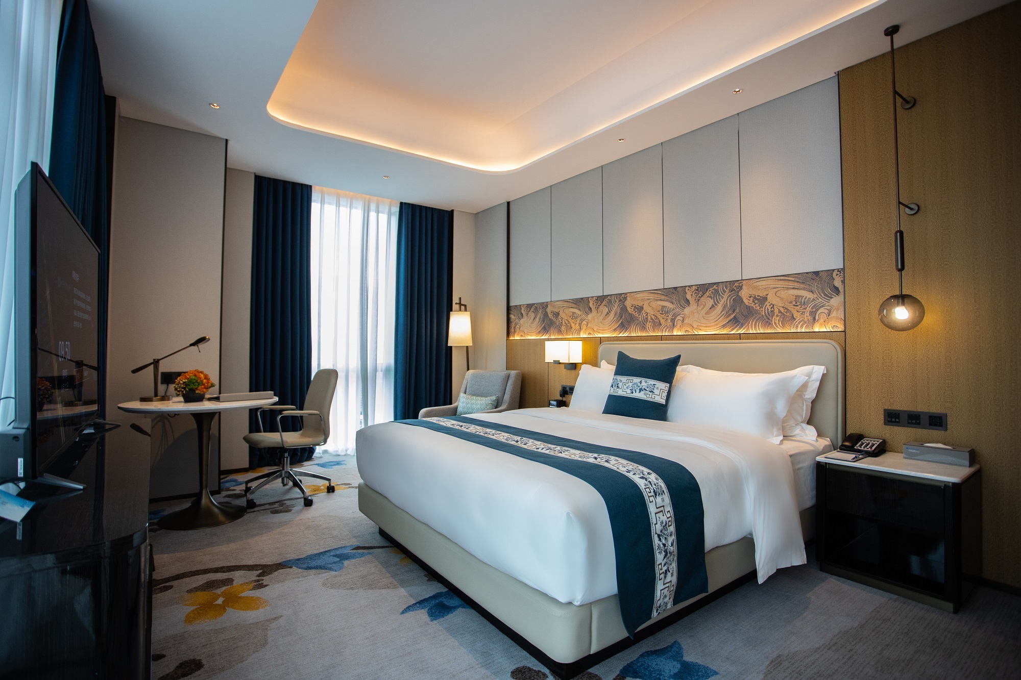 Guest room at the Wyndham Shanwei Haifeng in Shanwei, Other than US/Canada