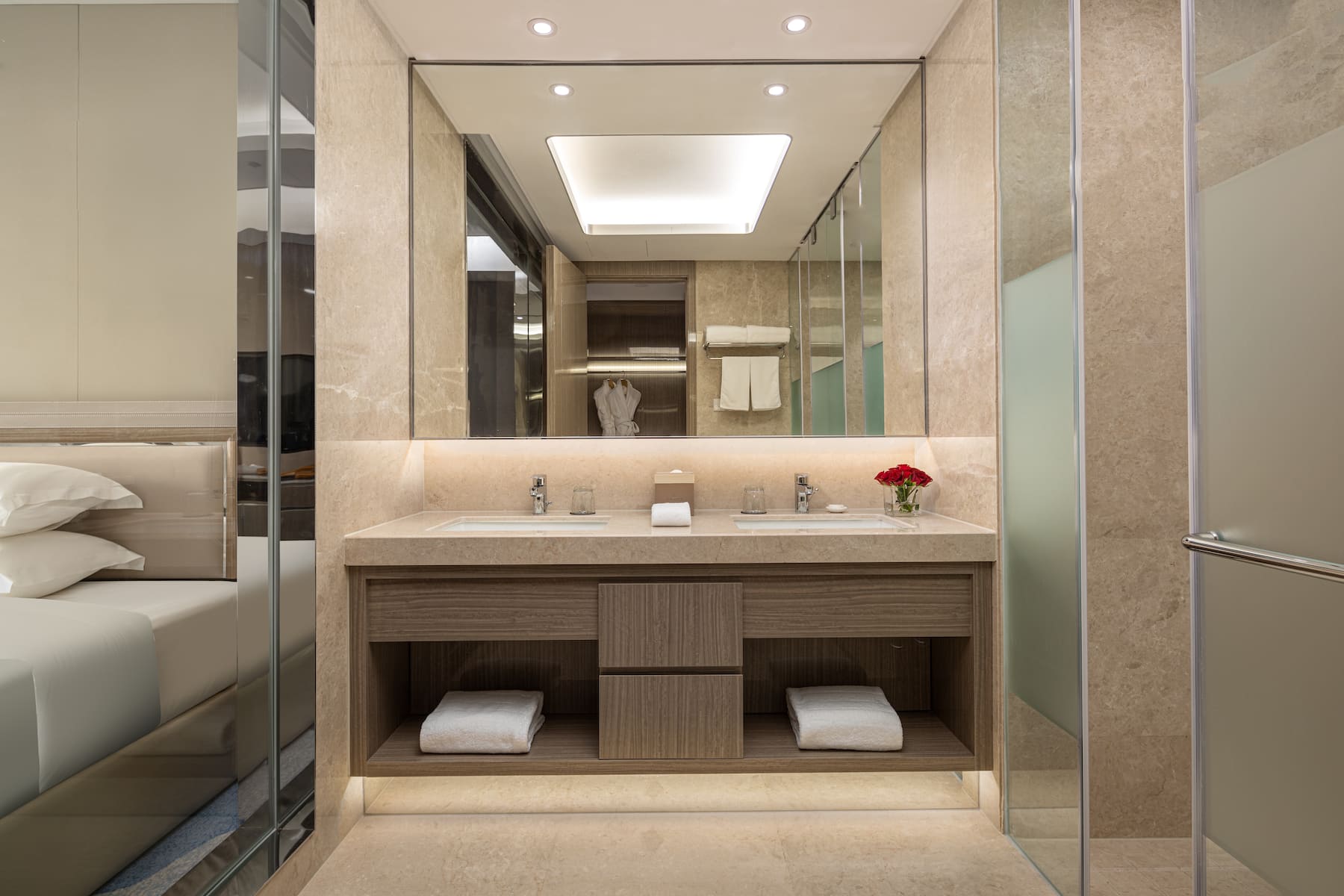 Guest room bath at the Wyndham Shaoxing Keqiao in Shaoxing, Other than US/Canada