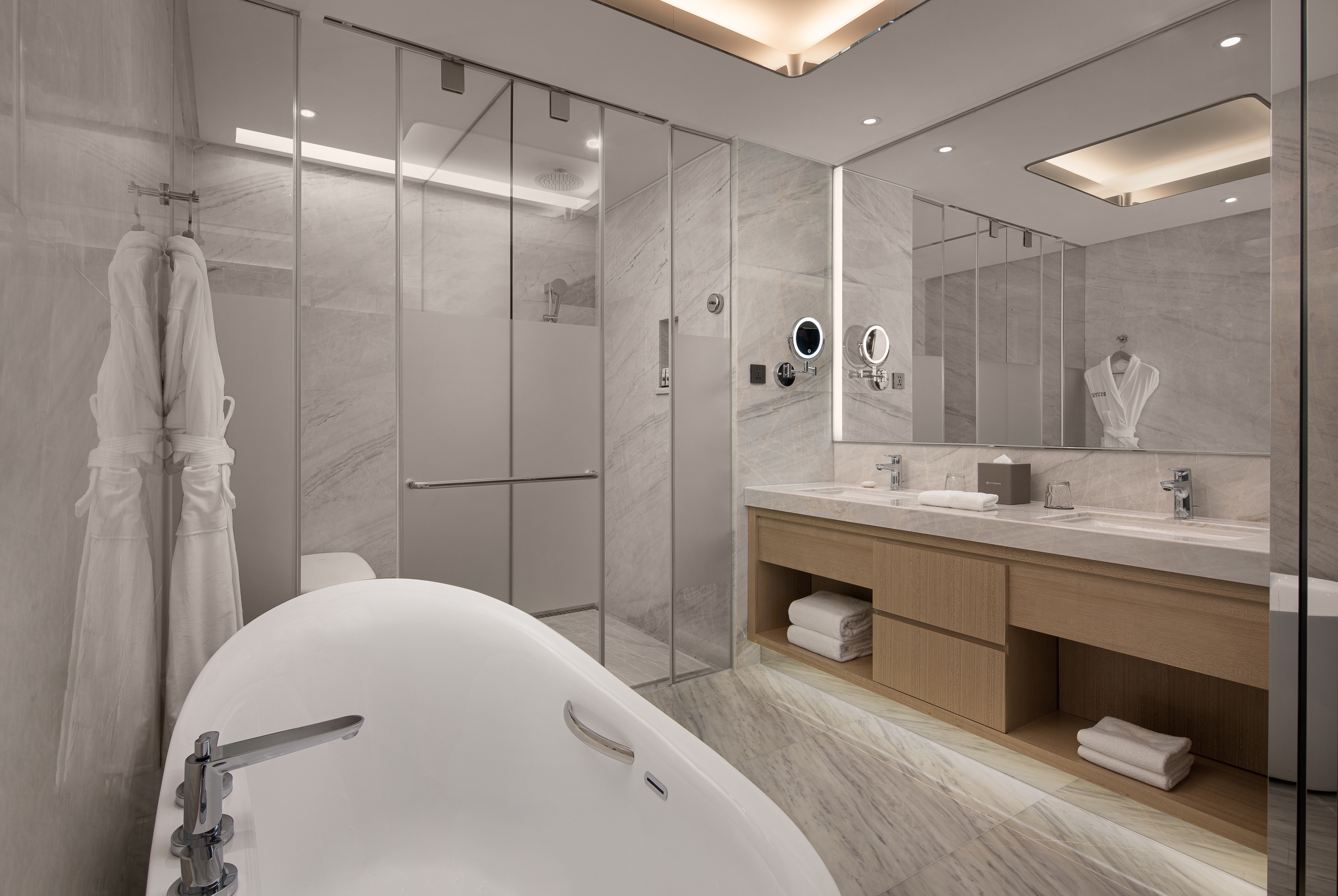 Guest room bath at the Wyndham Shaoxing Keqiao in Shaoxing, Other than US/Canada