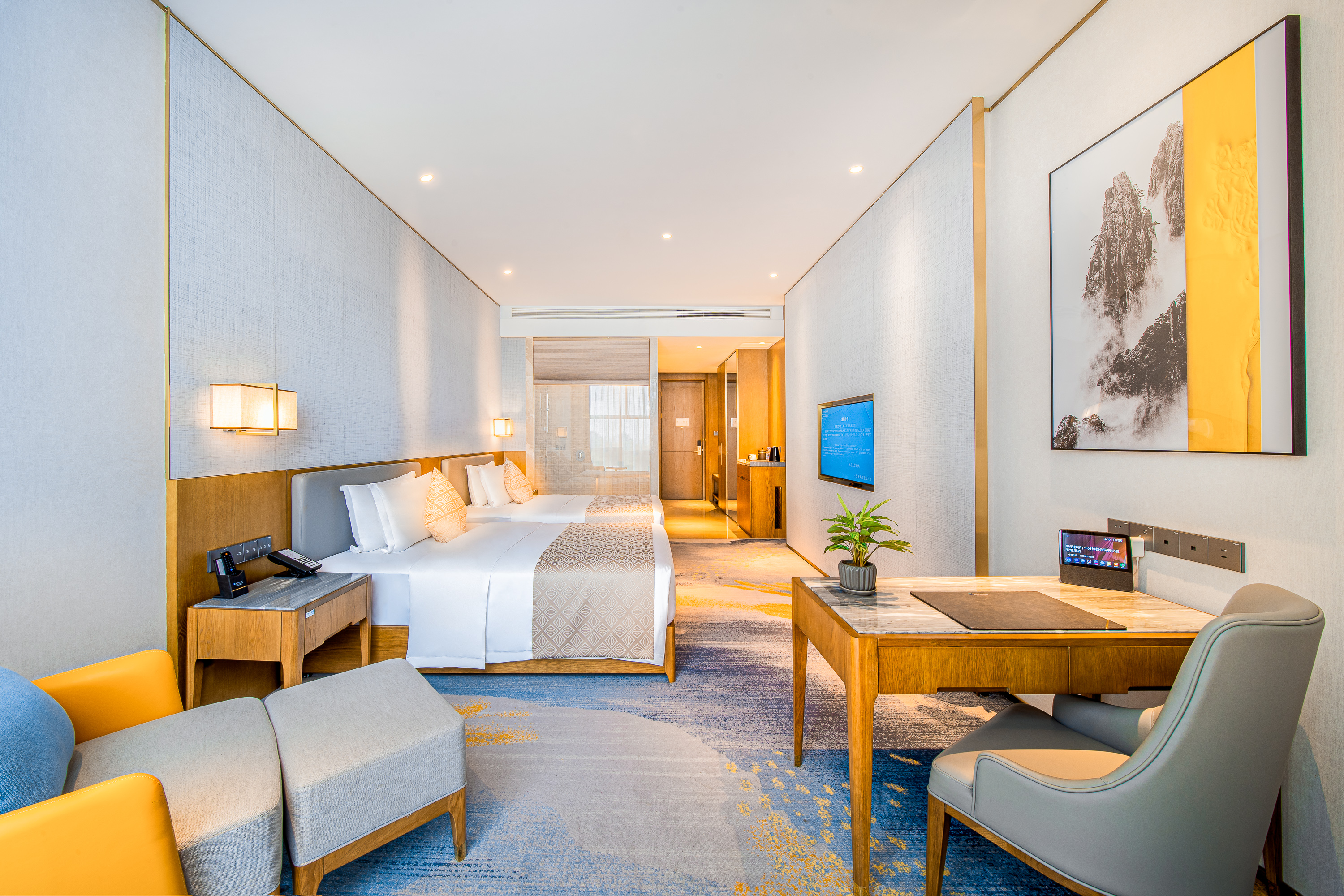 Guest room at the Wyndham Shiyan Downtown in Shiyan, Other than US/Canada