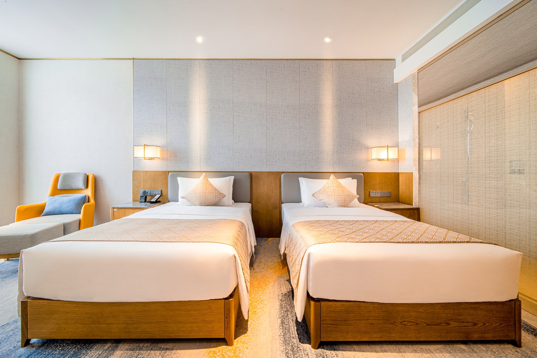 Guest room at the Wyndham Shiyan Downtown in Shiyan, Other than US/Canada