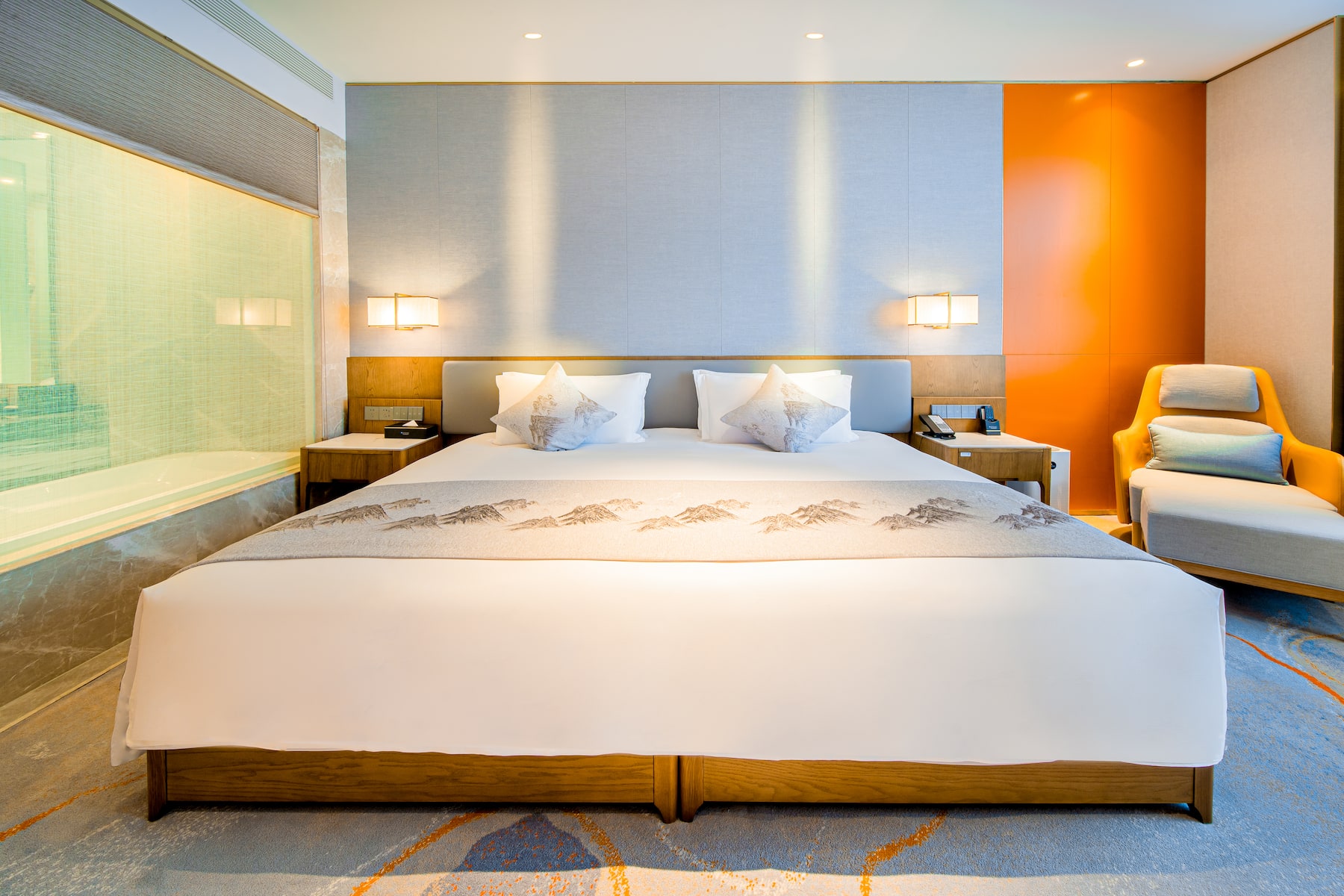Guest room at the Wyndham Shiyan Downtown in Shiyan, Other than US/Canada