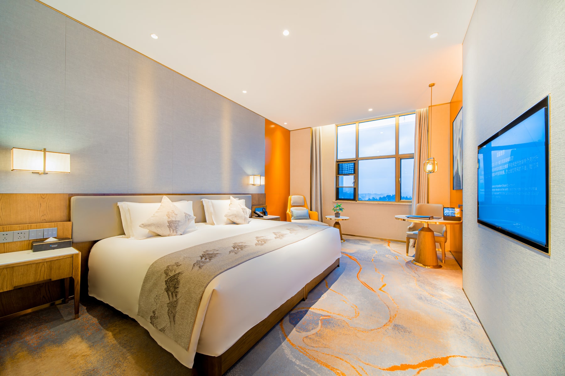 Guest room at the Wyndham Shiyan Downtown in Shiyan, Other than US/Canada