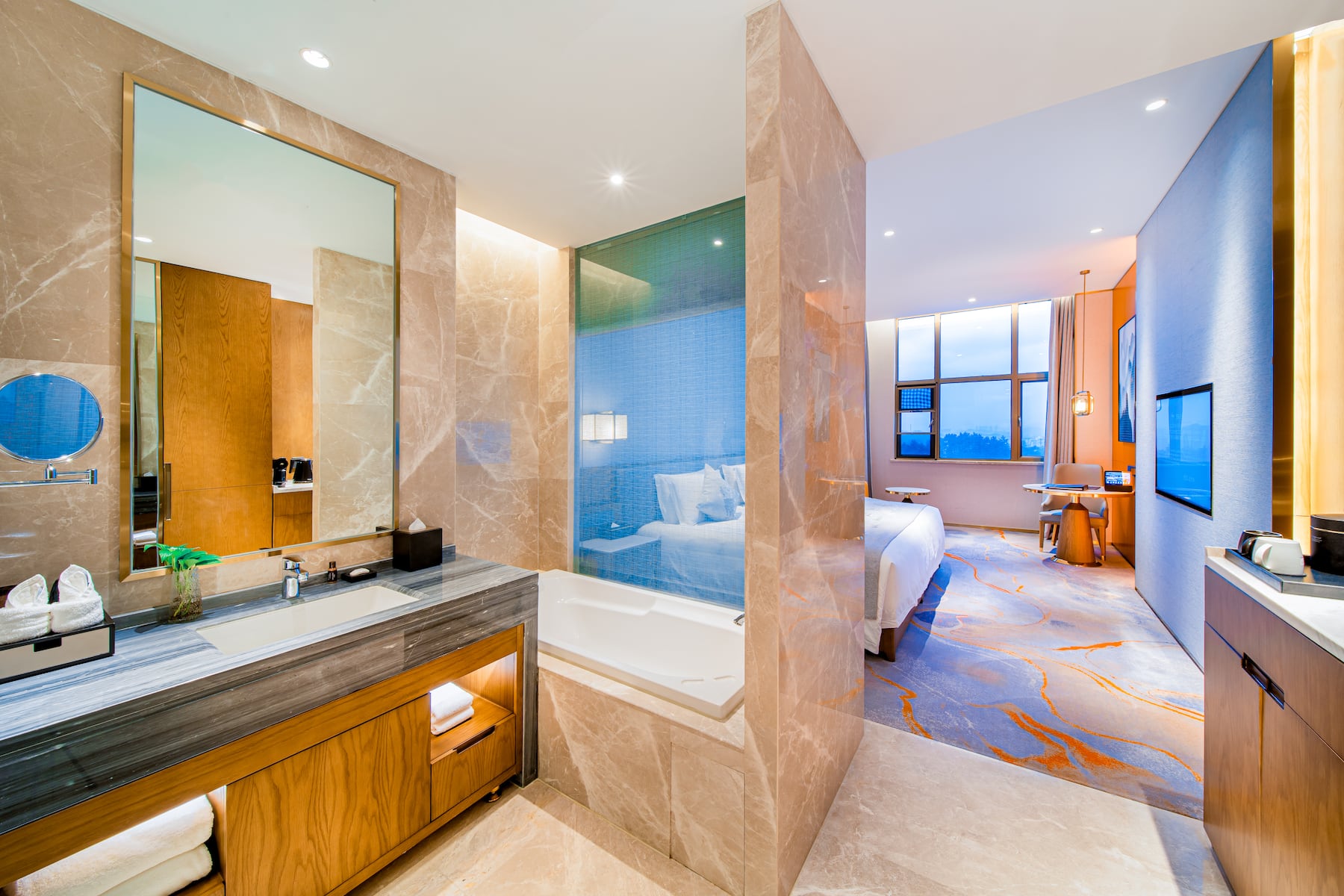 Guest room at the Wyndham Shiyan Downtown in Shiyan, Other than US/Canada