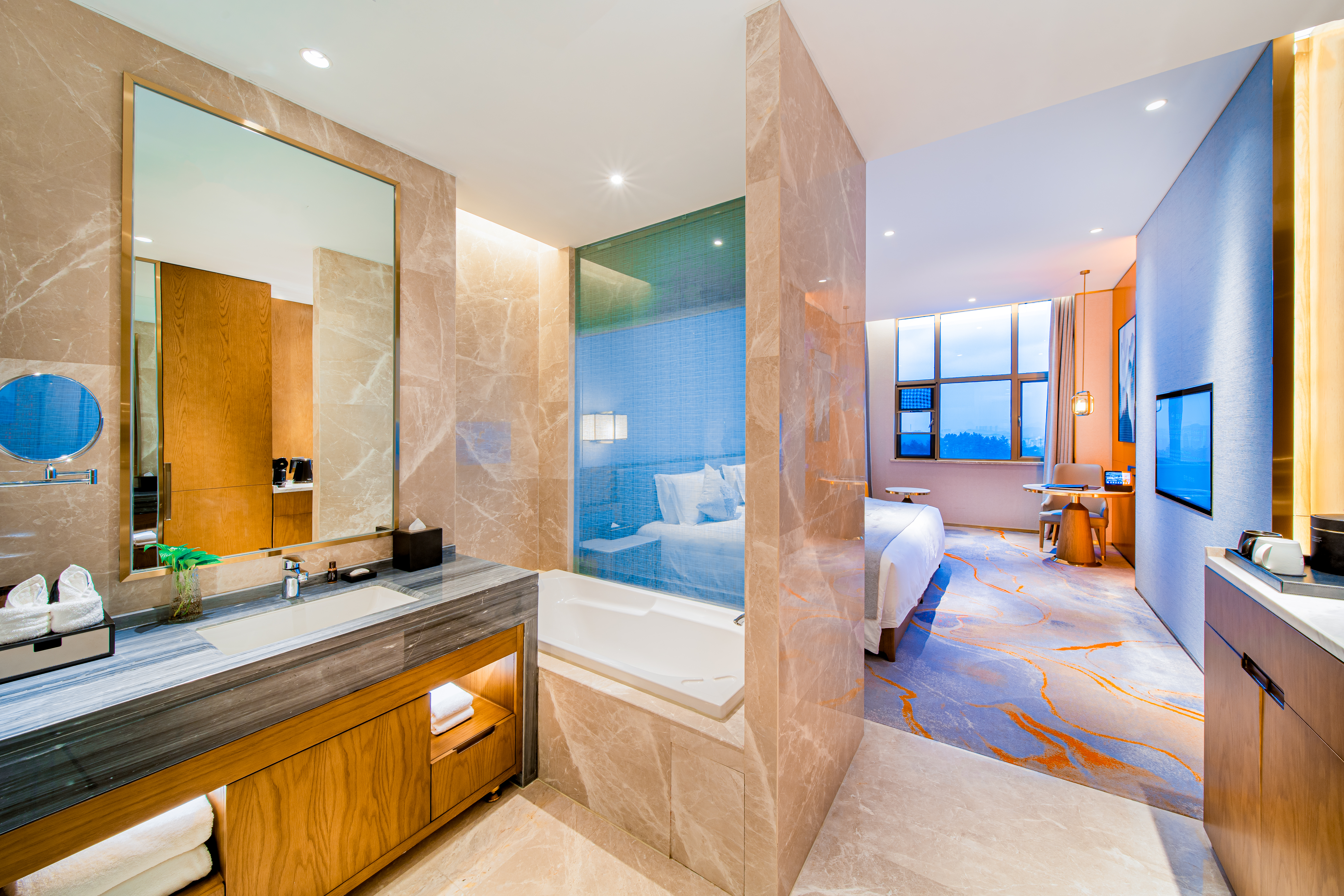 Guest room at the Wyndham Shiyan Downtown in Shiyan, Other than US/Canada