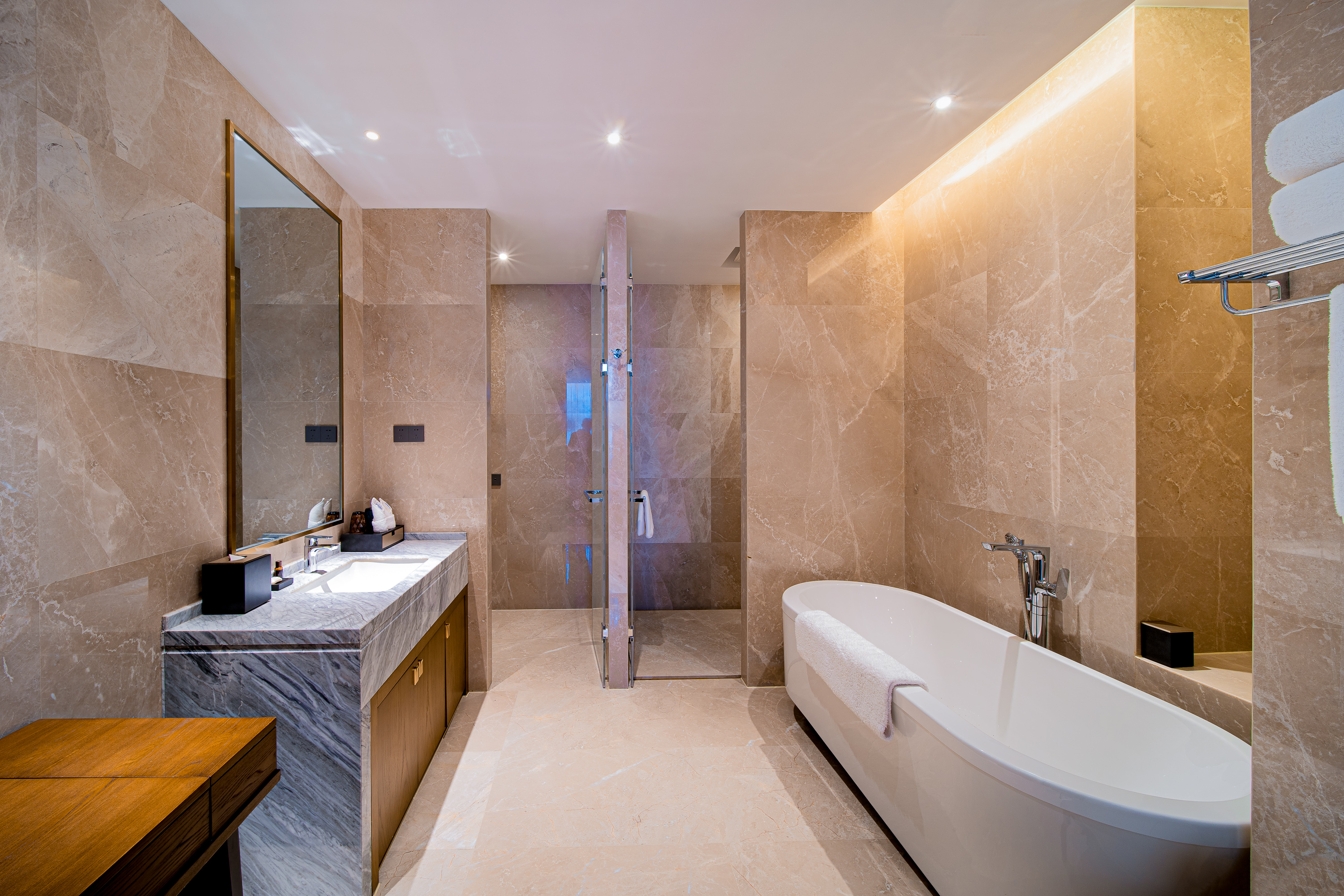 Guest room bath at the Wyndham Shiyan Downtown in Shiyan, Other than US/Canada