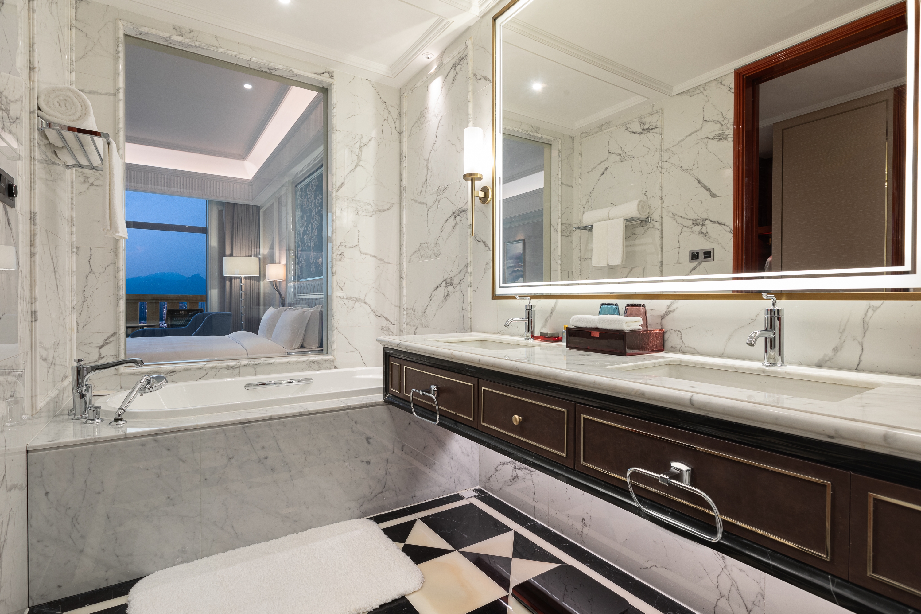 Guest room bath at the Wyndham Taian West in Taian, Other than US/Canada