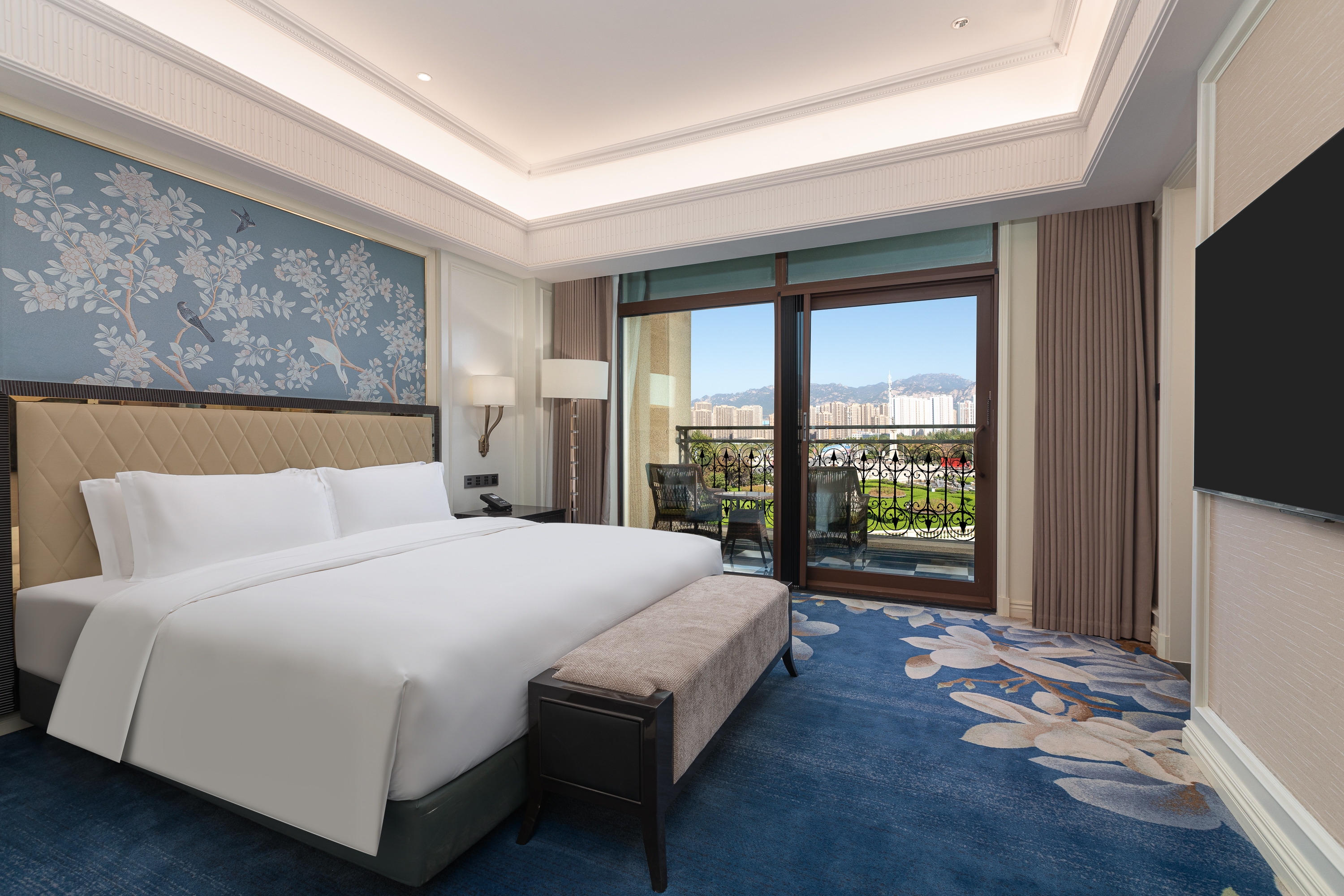 Guest room at the Wyndham Taian West in Taian, Other than US/Canada