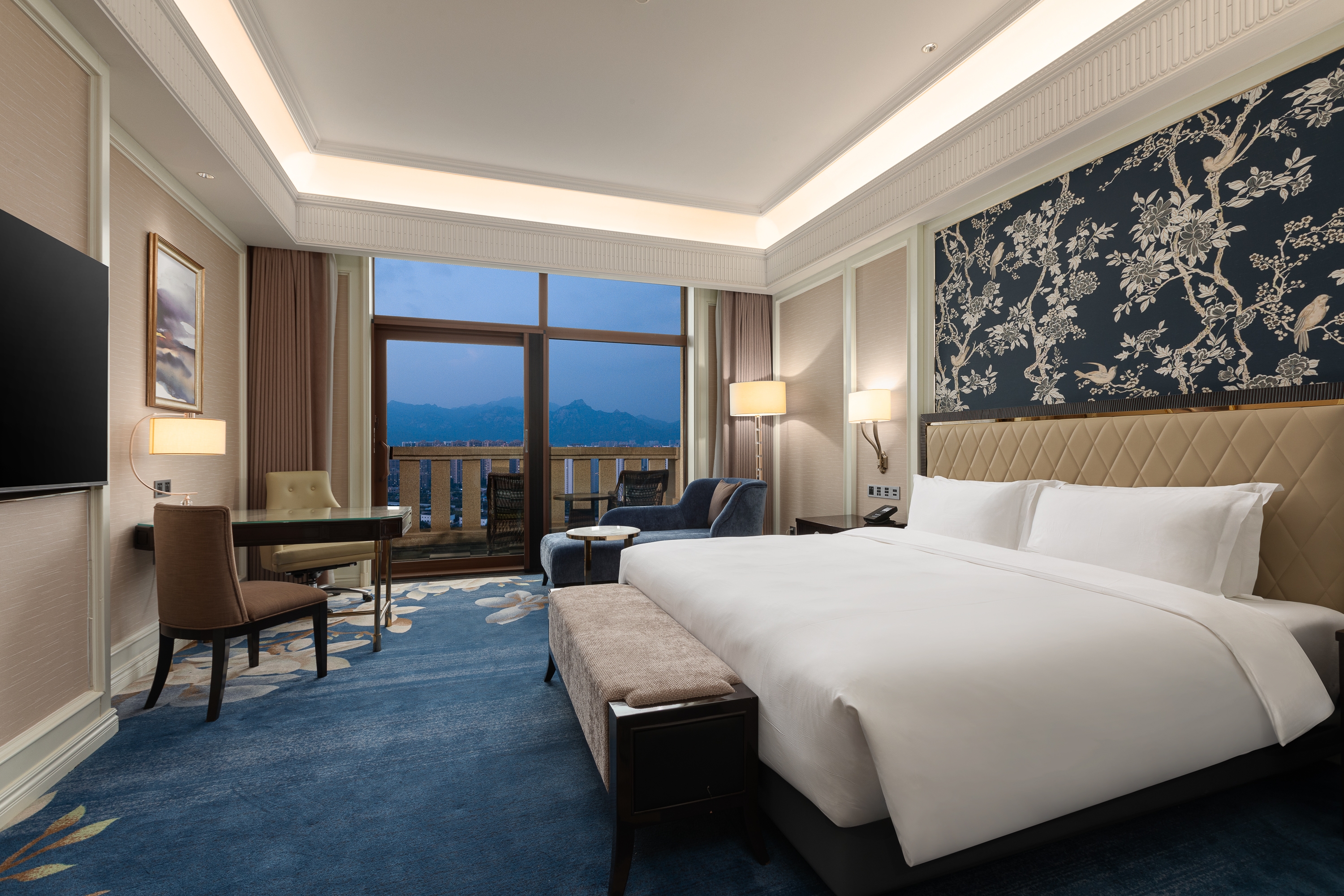 Guest room at the Wyndham Taian West in Taian, Other than US/Canada