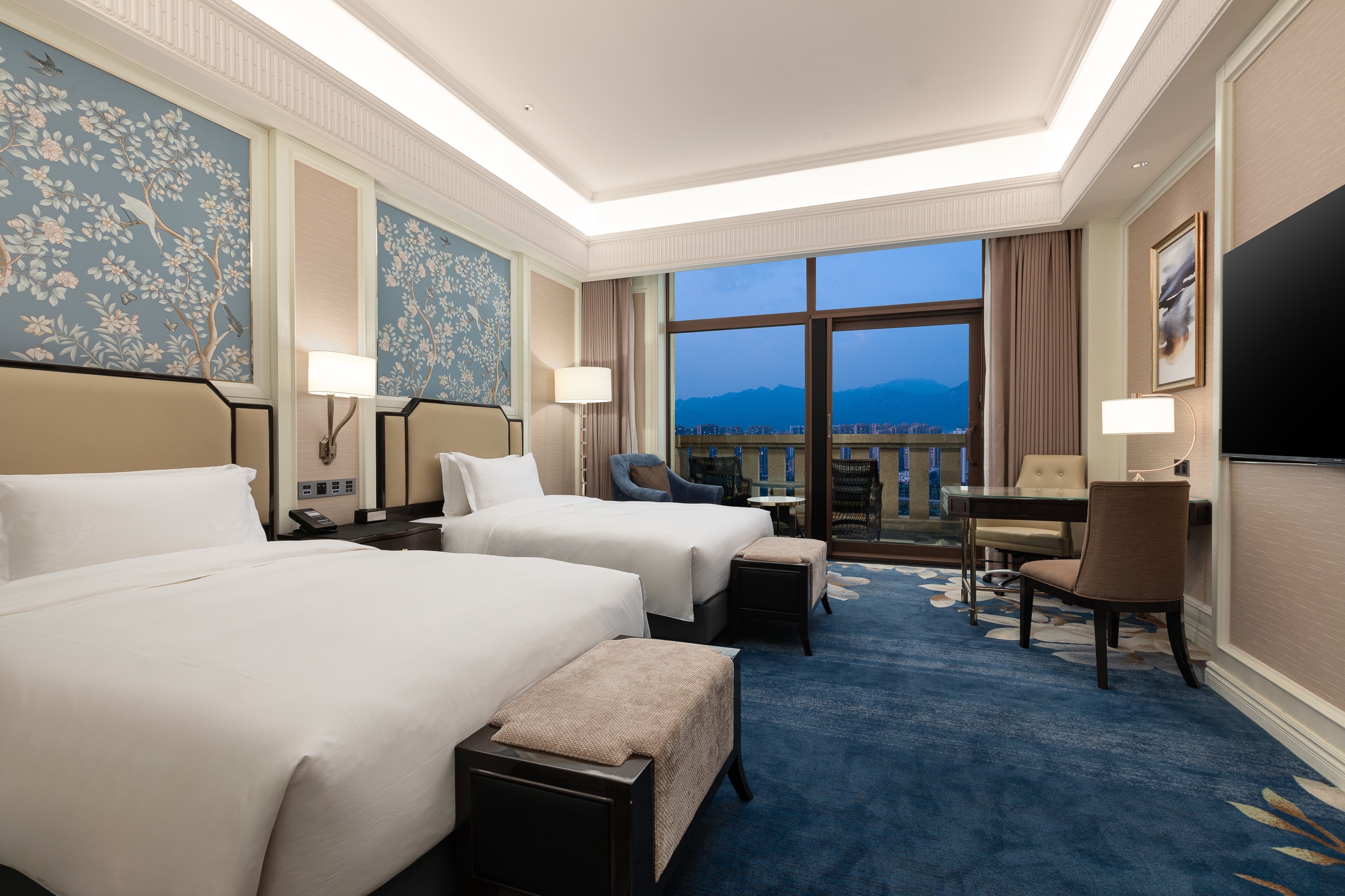 Guest room at the Wyndham Taian West in Taian, Other than US/Canada