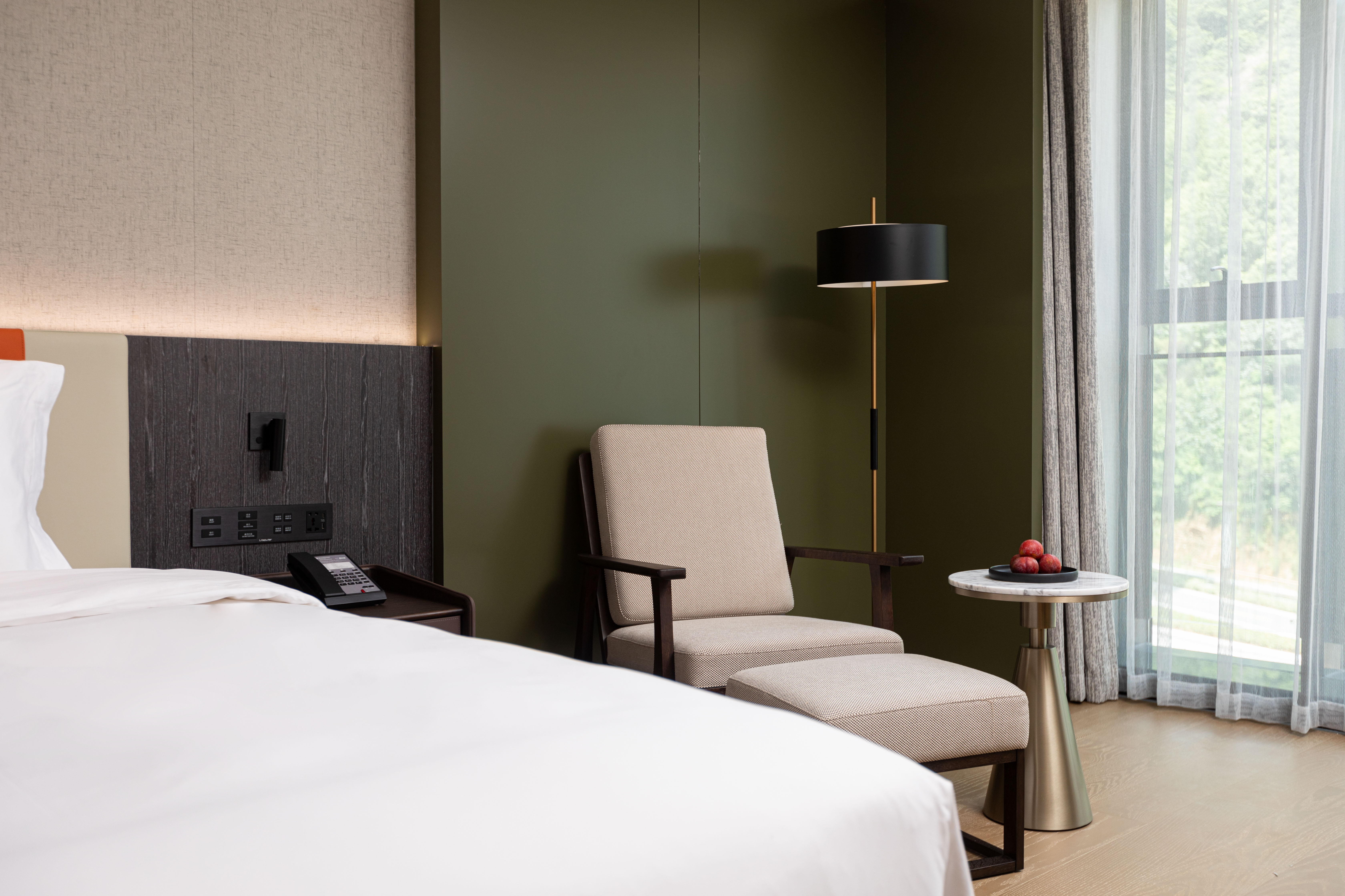 Guest room at the Wyndham Taizhou West in Taizhou, Other than US/Canada