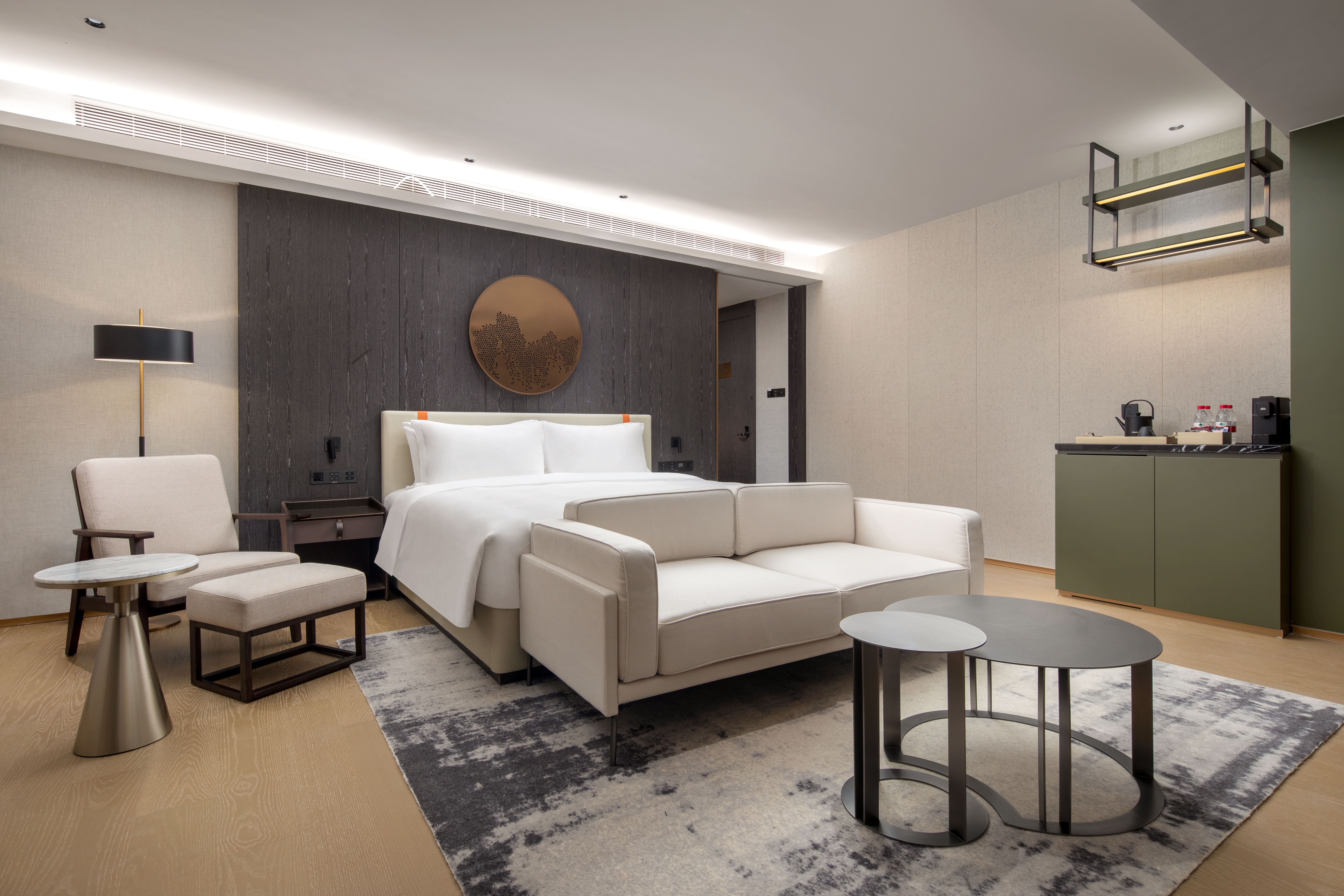 Guest room at the Wyndham Taizhou West in Taizhou, Other than US/Canada