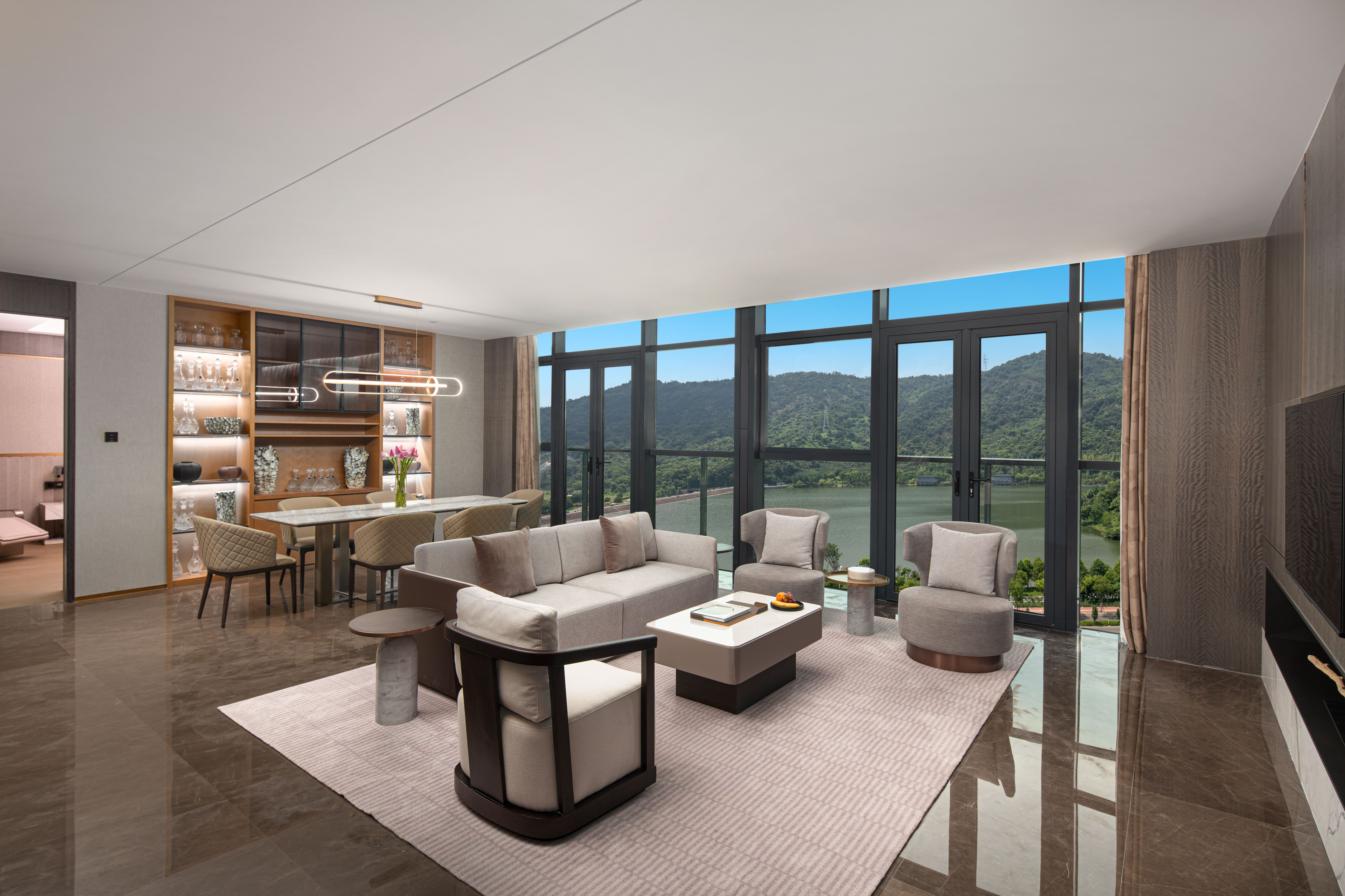 Guest room at the Wyndham Taizhou West in Taizhou, Other than US/Canada